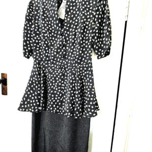 Vintage 1980s black and white peplum secretary dress. Vintage Clothing by Vintagetwists.
