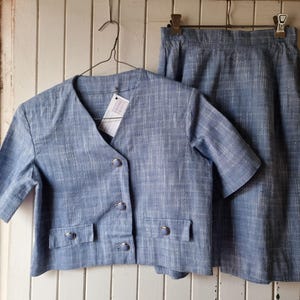 Vintage 1980s handgemachter Zweiteiler, Twin-Suit, bestehend aus Rock und Top mit Schulterpolstern. Vintage Kleidung von VintageTwist.