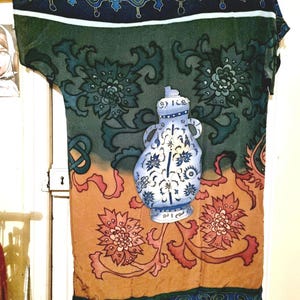 Vintage 1980s 100% silk green and mustard plus size kaftan. Vintage Clothing by VintageTwists.