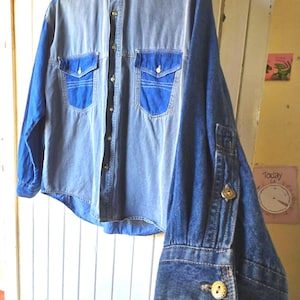 Vintage 1980s Oversized Herren zweifarbiges Jeanshemd. Vintage Kleidung von VintageTwist. Vintage Kleidung von VintageTwist.