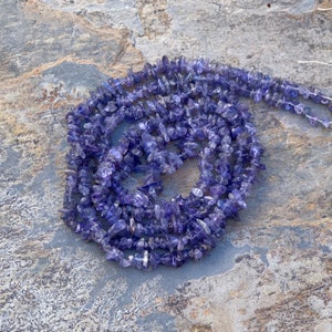 Tanzanite Chip Beads, 3 to 3.5mm, 34 inch strand