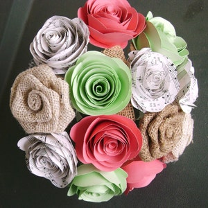 hymnischen Musiknoten Spirale Rosen mit Sackleinen Rosen farbiges Papier Rosen für Akzent alternative Brautstrauss werfen im freien Land Probe