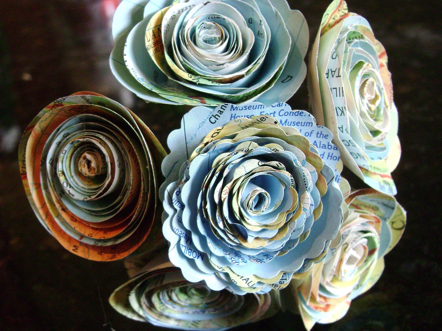 Spiralling Roses Tiny 1