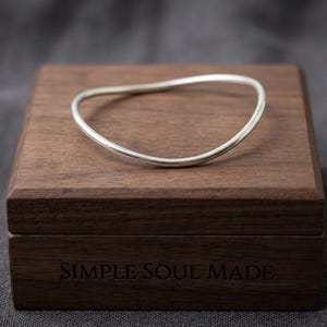 Pure 999er Silber Wellen-Armreif | Minimalistischer Organic Curve Schmuck