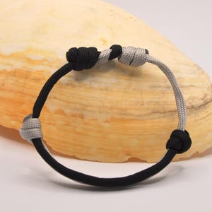 Ying and Yang Black and Grey Adjustable Paracord Bracelet Sailors Knot Design 4mm Cord Rope Bracelet Beach Boho Surfer Style Bracelet