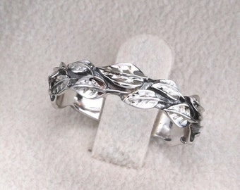 14k White Gold Leaf Wedding Band: Natural Floral Ring