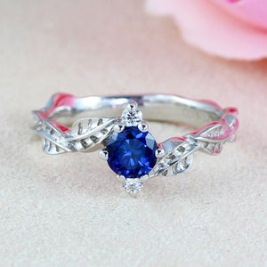 Anillo de compromiso con hoja de zafiro: estilo floral vintage