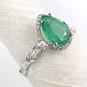 Natural Emerald Leaves Engagement Ring, Vintage Nature Inspired Leaf Anniversary Ring, Vintage Pear Cut Boho Emerald Ring