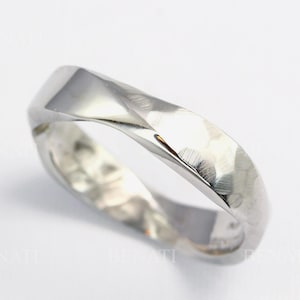 5 mm Möbius Herrenring aus 14k / 18k Weißgold, gehämmerter breiter Ehering, moderner Zeitgenössischer Herrenring