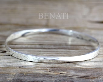 Bracciale rigido Mobius in oro massiccio: gioielli minimalisti