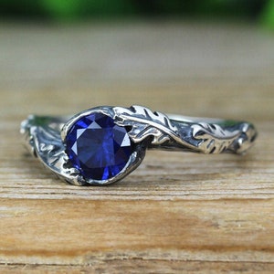 Anillo de hojas de zafiro con diseño de hojas de oro macizo: anillo de promesa floral inspirado en la naturaleza.