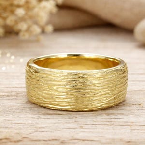 幅広14Kゴールド樹皮結婚指輪 - テクスチャード小枝リング、8mm