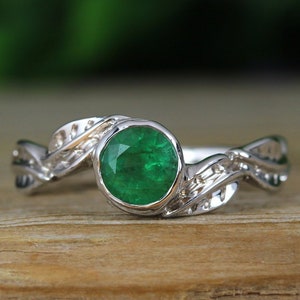 Nature Inspired Natural Emerald Engagement Ring, Leaves Twig Emerald Ring,Antique Leaf Ring, Vintage Bark Ring