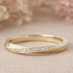 Anillo de bodas Mobius con diamantes de 3 mm y oro de 14 k.