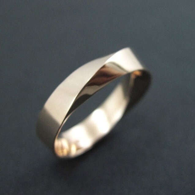Men's mobius shop wedding band