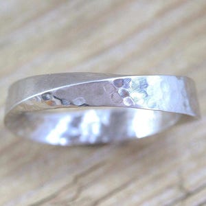 Mobius Wedding Band, Mobius Band, 4.5mm Mobius Ring, Hammered Wedding Band, Modern Mobius Strip Ring, Gold Infinity Ring, Gold Mobius Ring