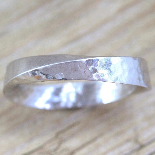 Hammered 14k Gold Mobius Wedding Band: Modern Infinity Ring