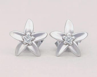 Oorknopjes met diamanten bloem: 14k witgouden bruidssieraden