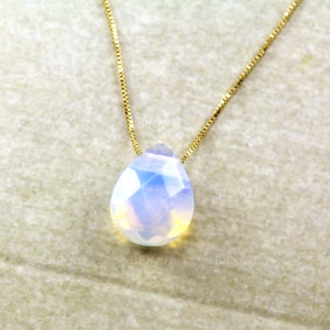 Pear Cut Mondstein und Opal Halskette - Minimalistischer Anhänger aus 14k Gold mit feinem Edelstein, Boho Schmuck, Geschenk zum Geburtstag oder Valentinstag