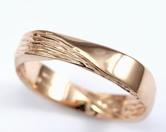 Obrączka ślubna Mobius ze złota 14k: wykończenie z drewna gałązkowego, współczesny pierścień (4,5 mm)