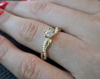 Anillo de compromiso infinito con diamantes: banda trenzada de oro