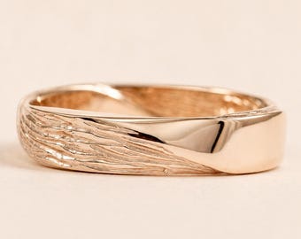 Solid Gold Mobius Wedding Band: Wood Texture, Modern Men's Ring
