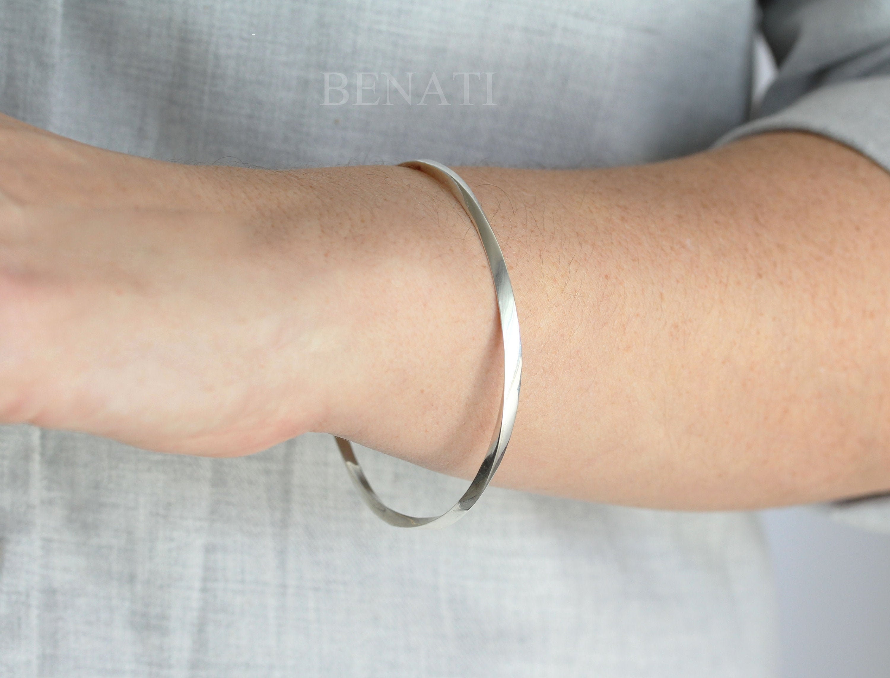 Bracciale Mobius Bangle 3 5 mm Mobius Bracciale Twist Semplici gioielli minimalisti Bracciale d oro Dichiarazione Braccialetto Oro Infinity Bangle Etsy Italia