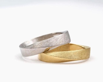Obrączka ślubna Mobius z teksturą porysowaną: pierścionek z białego złota 14k (4,5 mm)