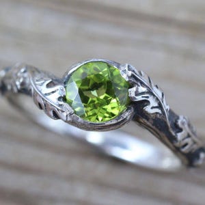 Peridot Leaves Ring, Silver Peridot Leaf Ring, Leaf Ring With Peridot, Silver Friendship Oak Tree Ring, Natural Floral Oak Tree Silver Ring