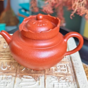 Handmade Yixing Zisha Teapot “Sengmao” — 180ml Pure Di Cao Qing Clay, Traditional Monk’s Hat Shape，perfect gift for tea lovers
