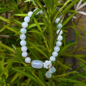 Natural Jadeite Jade Bracelet with Agate & Mother-of-Pearl Flower | Handmade Gemstone Beaded Bracelet | Adjustable 14–16cm Gift for Her