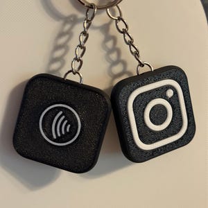 NFC Instagram keychain, smart Instagram tag, NFC social keychain, Instagram business tool, social media keychain