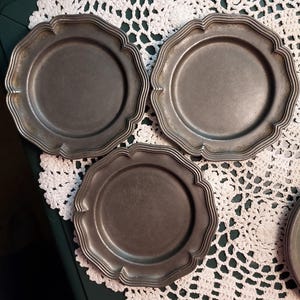 Vintage Heavy Pewter 5 3/4&quot; Bread &#39;n Butter Dessert Pie Cake Plates Made by Colonial Castings Scalloped Rustic Antique Patina Set of Three