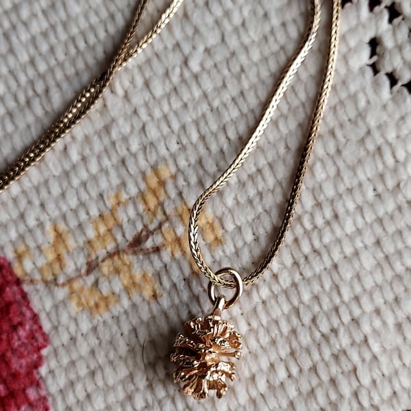 14K James Avery Pinecone Yellow Gold Very Rare Vintage Charm Pendant Retired Comes With 14K Yellow Gold 18" Chain Italy