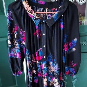 Women&#39;s Free People Black Abstract Floral Vintage Semi Sheer Boho Peasant Hippie Flowy Top Tunic Button Down Size LARGE Oversized