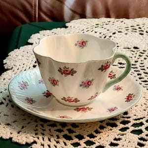 Shelley Rosebud Teacup & Saucer Pink Roses Floral Design Fine Bone China Made In England Vintage