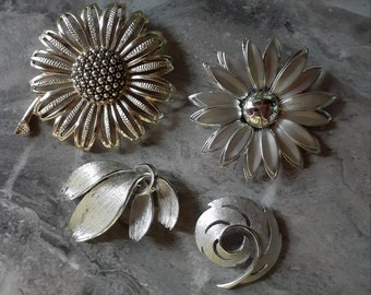 Four Vintage 3 Silver Tone 1 Large Gold Tone Brooches Pins Retro 1950s 60s Silvertone Usner Sarah Coventry etc. Costume Floral  Sunflower