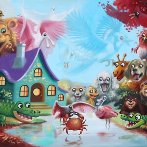 Op de afbeelding: Een grillig schilderij met een turquoise huis met een paars dak, omringd door verschillende cartoon dieren, waaronder een hert, een krokodil en een leeuw. Vogels en andere wezens vullen de lucht en creëren een levendige en fantasierijke scène.