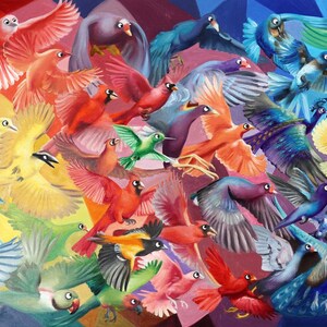 Op de afbeelding: Een levendig schilderij van talrijke vogels in vlucht, met een spectrum aan kleuren. Het kunstwerk toont vogels in tinten rood, geel, groen, blauw en paars, waardoor een dynamische en kleurrijke compositie ontstaat. De vogels zijn afgebeeld met uitgespreide vleugels.