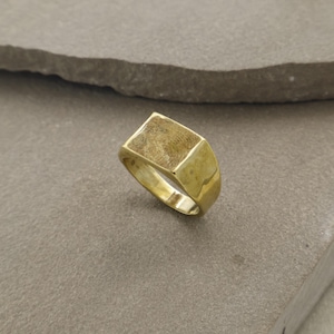 brBrass Signet Ring for Men, Minimalist Rectangle Face Ring, Handmade Chunky Brass Band, Bold Unisex Ring, Statement Jewelry Gifring