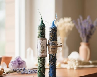 Candela profumata fatta a mano con erbe aromatiche: cera di soia, cristalli e piante botaniche