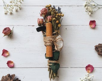 Flower Smudge Stick met bergkristal: roos, lavendel en witte salie