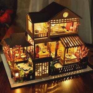 Japanisches Teehaus Buchecke - Mini DIY 3D Kit mit Kirschblütengarten & Traditioneller Raum Szene 3D Montage Bastelset