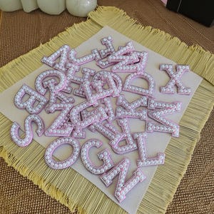 Parches de iniciales de perla, parches de letras termoadhesivos, calcomanías de letras para ropa, parche personalizado de letra de perla blanca para estampado en caliente