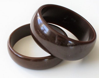 Lot de 2 bracelets joncs vintage en bakélite, marron chocolat massif, rétro, empilables, testés, lot de 2 assortis