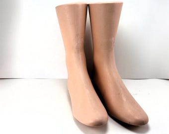 Vintage Plastic Shoe Forms Stretchers Mannequin Feet RPM Industries Stocking Shoe Display Oddity Body Parts Halloween Party Decor Pair