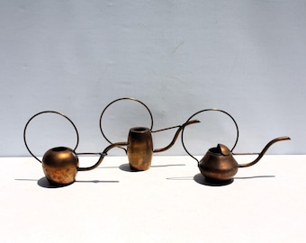 Arrosoir vintage en cuivre, petit modèle, outil de jardinage postmoderne, style rustique, patine vert-de-gris, idéal pour une ferme, un cottage, une terrasse, un porche ou un jardin.