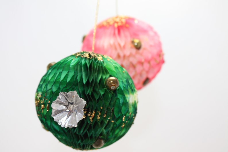 Vintage Christmas Ornaments Unbreakable Honeycomb Balls Pink Green Mercury Glass Beads Christmas Holiday Tree Trimming Decor 2 Pcs
