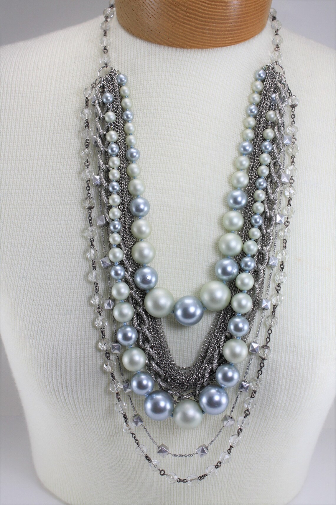 Vintage Pearl Necklace in Multi-Layer Design