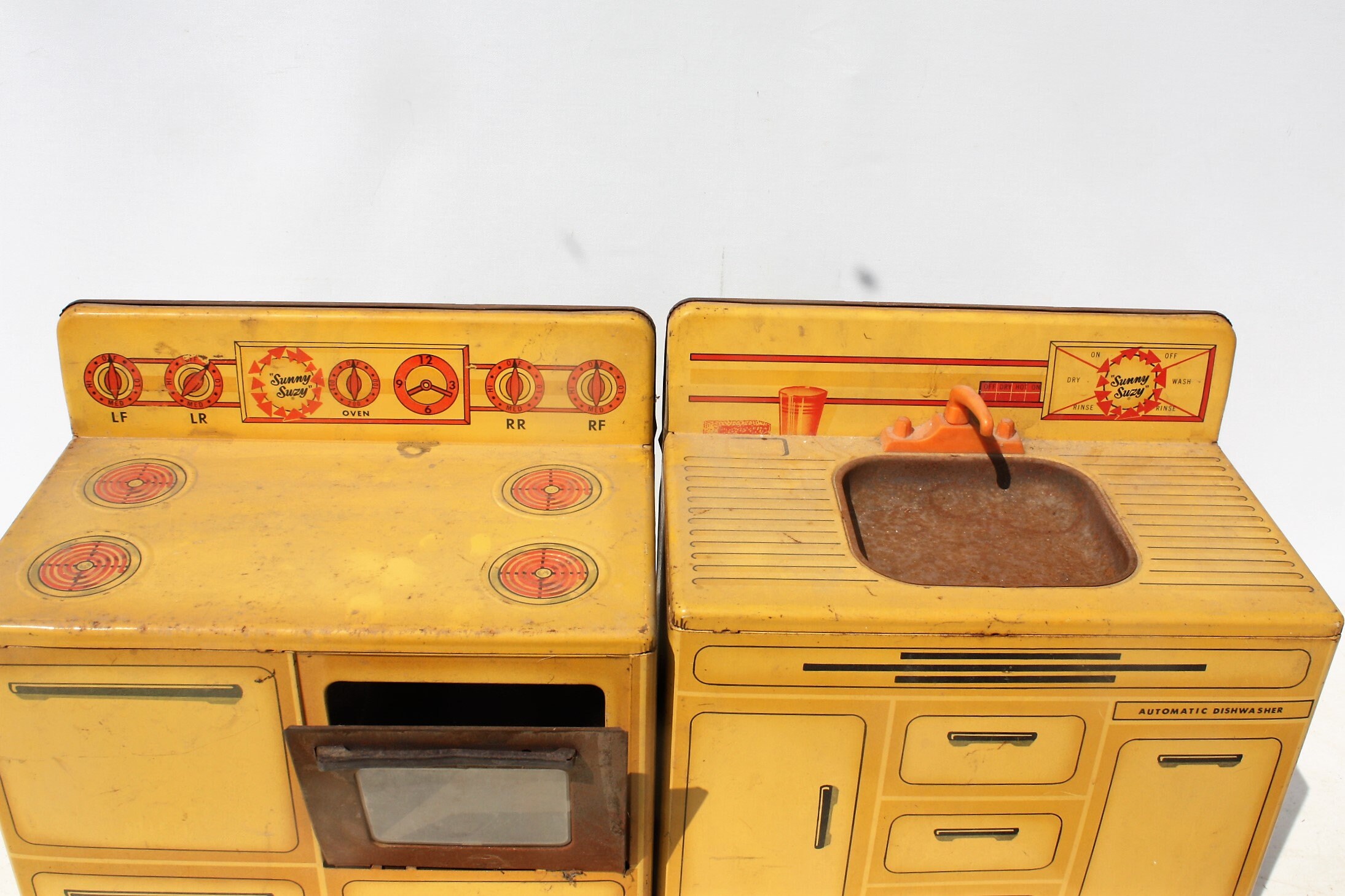 Vintage Sunny Suzy Wolverine Toy Stove Sink Metal Tin Litho
